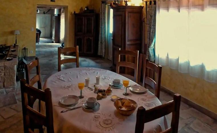 Mas Du Puits Blanc Bed & Breakfast Sernhac Dış mekan fotoğraf
